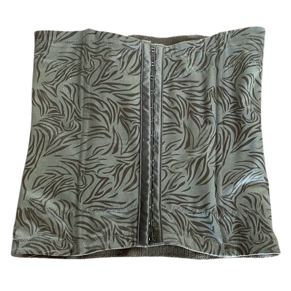 Maidenform Size S Firm Control Waist Cincher SE3067 Black Gray Zebra print - Picture 10 of 10